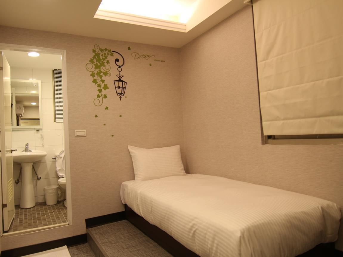 Holiday Fun Hostel Taipei Exterior foto