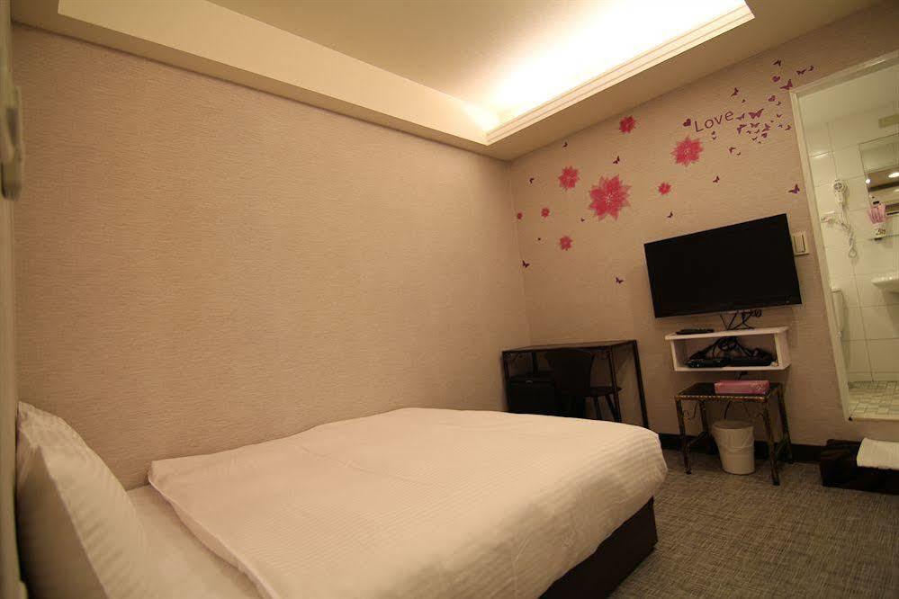 Holiday Fun Hostel Taipei Exterior foto